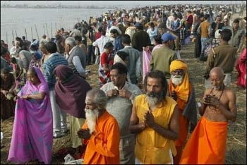 Kumbh Mela: chùm ảnh lễ hội linh thiêng trên sông Hằng - 2