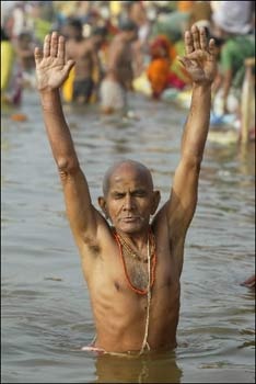 Kumbh Mela: chùm ảnh lễ hội linh thiêng trên sông Hằng - 6