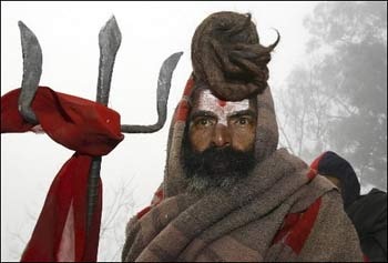 Kumbh Mela: chùm ảnh lễ hội linh thiêng trên sông Hằng - 8