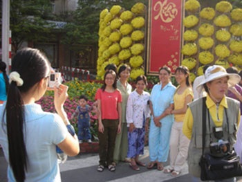 Sài Gòn ngập tràn sắc Xuân mùng 1 Tết - 2 Sài Gòn ngập tràn sắc Xuân mùng 1 Tết - 2