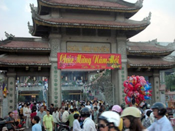 Sài Gòn ngập tràn sắc Xuân mùng 1 Tết - 10 Sài Gòn ngập tràn sắc Xuân mùng 1 Tết - 10