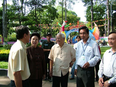 Hội hoa xuân TPHCM rực rỡ sắc màu - 1