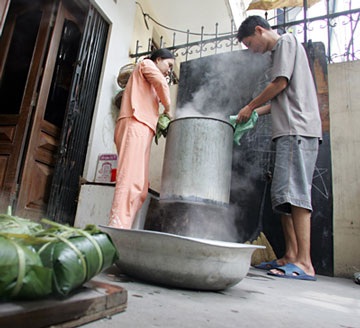 Người Hà Nội nấu bánh chưng - 6