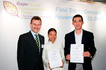 Gặp cô sinh viên làm “Đại sứ môi trường” - 1 Gặp cô sinh viên làm “Đại sứ môi trường” - 1