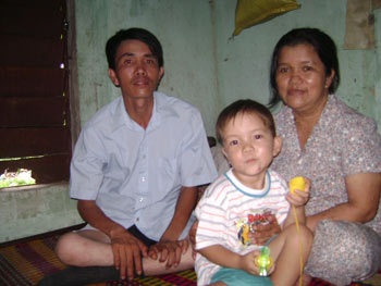 Người bán vé số trên xe lăn - 1 Người bán vé số trên xe lăn - 1