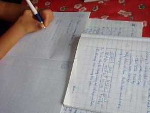 Cô bé tật nguyền muốn làm cô giáo - 1