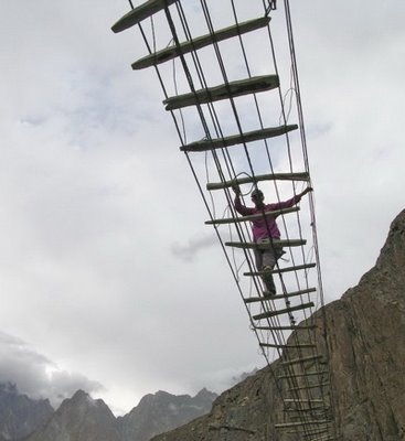 Những cây cầu nguy hiểm nhất thế giới - 4