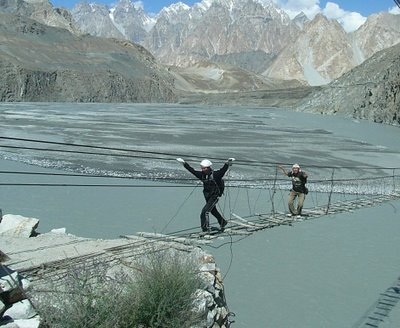Những cây cầu nguy hiểm nhất thế giới - 7