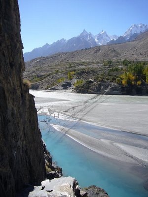 Những cây cầu nguy hiểm nhất thế giới - 18