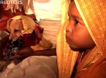 Cưới chạy với… chó để đuổi ma - 1