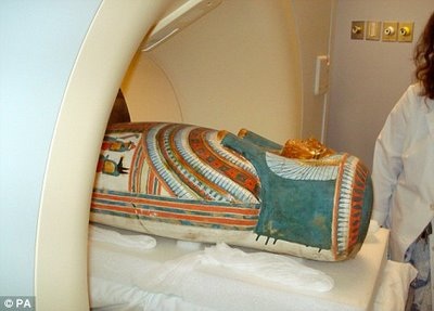 Tiết lộ khuôn mặt nữ thầy tế Ai Cập 3000 năm tuổi - 1