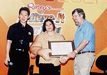 Người có bàn tay to nhất thế giới - 1 Người có bàn tay to nhất thế giới - 1