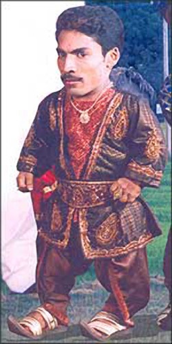 “Hoàng tử lùn” Ấn Độ vào sách kỷ lục Guiness - 3