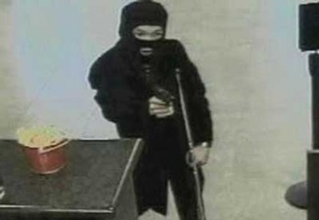 Video: Chống nạng đi cướp nhà băng! - 1 Video: Chống nạng đi cướp nhà băng! - 1