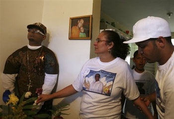 Người chết đứng như trời trồng suốt 3 ngày - 1 Người chết đứng như trời trồng suốt 3 ngày - 1