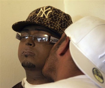 Người chết đứng như trời trồng suốt 3 ngày - 2 Người chết đứng như trời trồng suốt 3 ngày - 2