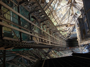 Những “kỳ quan” thang máy trên thế giới - 14