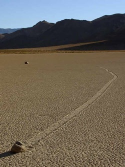 Bí ẩn đá tự dịch chuyển trên Thung lũng Chết - 3