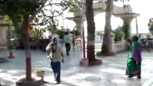 Ngôi đền không ngừng tụng kinh từ năm 1964 - 1