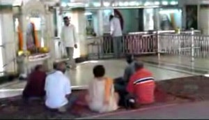 Ngôi đền không ngừng tụng kinh từ năm 1964 - 2