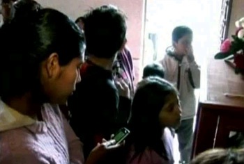 Mexico xôn xao tượng Đức mẹ Mary không ngừng rơi lệ - 3 Mexico xôn xao tượng Đức mẹ Mary không ngừng rơi lệ - 3