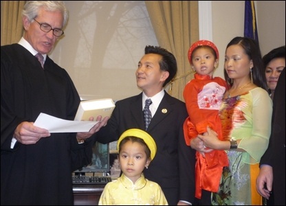 Trí thức gốc Việt đầu tiên tại Quốc hội Mỹ - 2