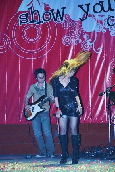 Offline Sàn nhạc - Ca sĩ “ảo” lên sân khấu thật - 5