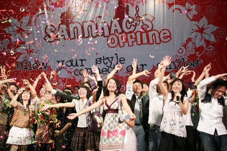 Offline Sàn nhạc - Ca sĩ “ảo” lên sân khấu thật - 11