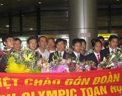 Tuyển Olympic Toán trở về sau hành trình dài  - 1 Tuyển Olympic Toán trở về sau hành trình dài  - 1