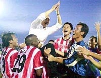 Văn Quyến giúp SLNA trụ hạng thành công - 1