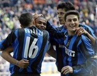 Thất bại của Milan tạo đà bứt phá cho Juventus - 2