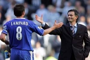 West Brom sống sót, Chelsea lại lập kỷ lục - 1