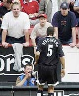 Ferdinand bị fan MU tẩy chay - 1