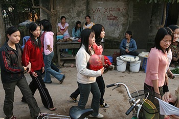 “Chợ thôn nữ” ven đô - 2