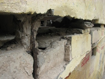 Vừa đón Tết vừa lo... nhà sập  - 2