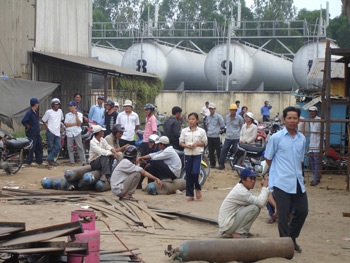 Nổ sà lan, máu nhuộm sông Vàm Cỏ  - 3