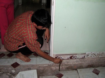 Lại thêm 2 công trình cao ốc gây lún nứt nhà dân - 1 Lại thêm 2 công trình cao ốc gây lún nứt nhà dân - 1