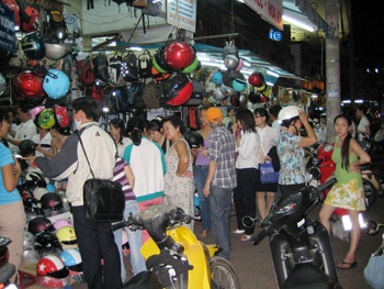 Ngỡ ngàng mũ bảo hiểm - 8 Ngỡ ngàng mũ bảo hiểm - 8