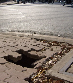 Tan nát những vỉa hè!  - 6