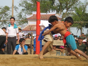 Tưng bừng hội vật làng Sình  - 4