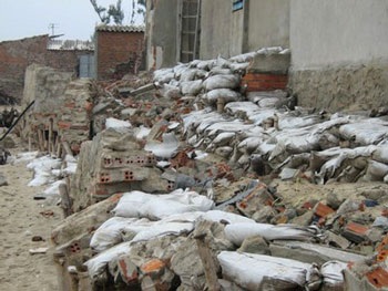 Nước biển uy hiếp nhà dân - 4 Nước biển uy hiếp nhà dân - 4