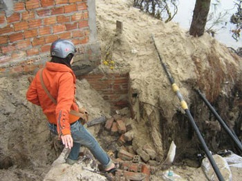 Nước biển uy hiếp nhà dân - 5 Nước biển uy hiếp nhà dân - 5