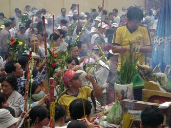 Tháng giêng đi lễ chùa Bà…  - 4