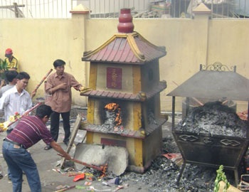 Tháng giêng đi lễ chùa Bà…  - 3