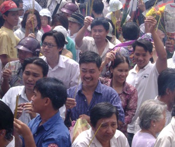 Tháng giêng đi lễ chùa Bà…  - 2