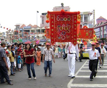 Tháng giêng đi lễ chùa Bà…  - 8