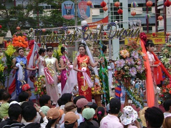 Tháng giêng đi lễ chùa Bà…  - 11