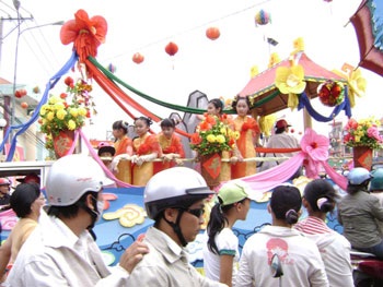 Tháng giêng đi lễ chùa Bà…  - 10