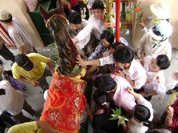 Tháng giêng đi lễ chùa Bà…  - 6