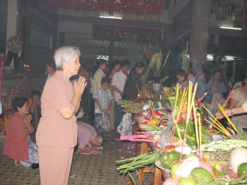 Rộn ràng trả lễ thánh Bà tháng giêng - 2 Rộn ràng trả lễ thánh Bà tháng giêng - 2